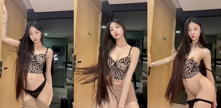 抖音高颜值女神 八月未央 福利合集黑丝美腿激情裸舞 假屌自慰肥鲍白浆泛滥