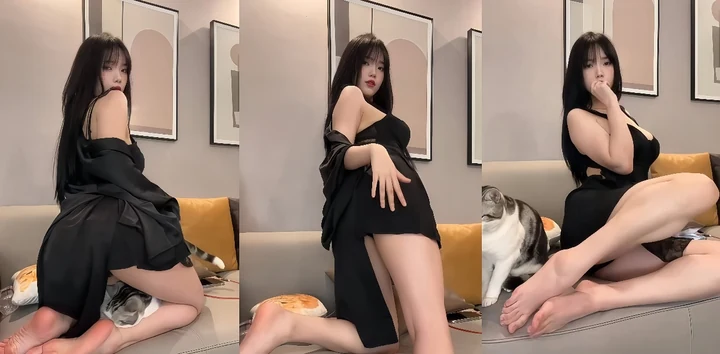 抖音御姐 琳铛 A4腰蜜桃臀 水滴乳大长腿 极致诱惑福利 让人挪不开眼！